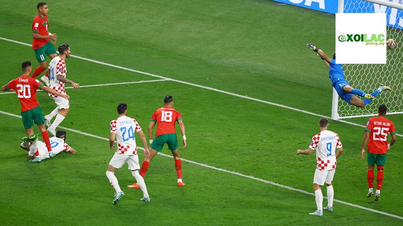 Gvardiol đánh đầu mở tỷ số cho Croatia ở phút thứ 7